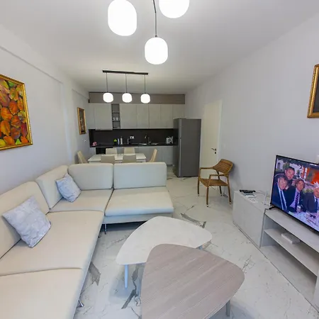 Luxury 4 * Vlorë