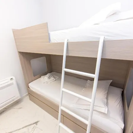 Luxury 4 *