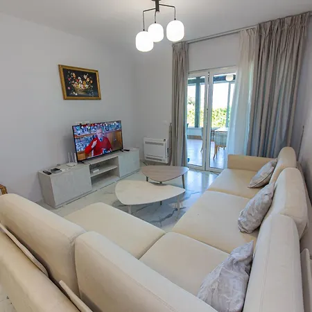 Apartment Luxury 4 *