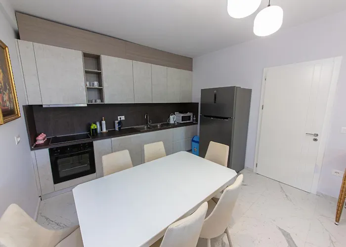 Luxury 4 Apartment *